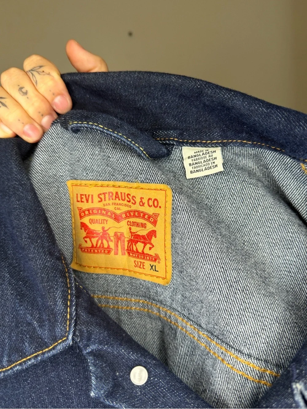 Men’s Levi's Dark Wash Denim Trucker Jacket, Size XL